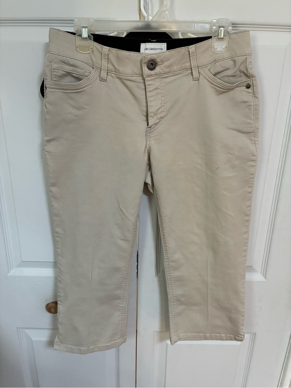 Liz Claiborne Beige Stretch Capri Pants Size 8